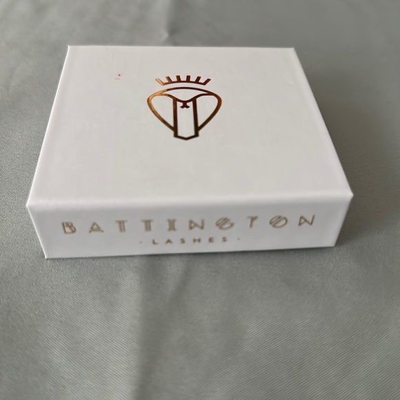 Battington Lashes - Picture 1 of 3